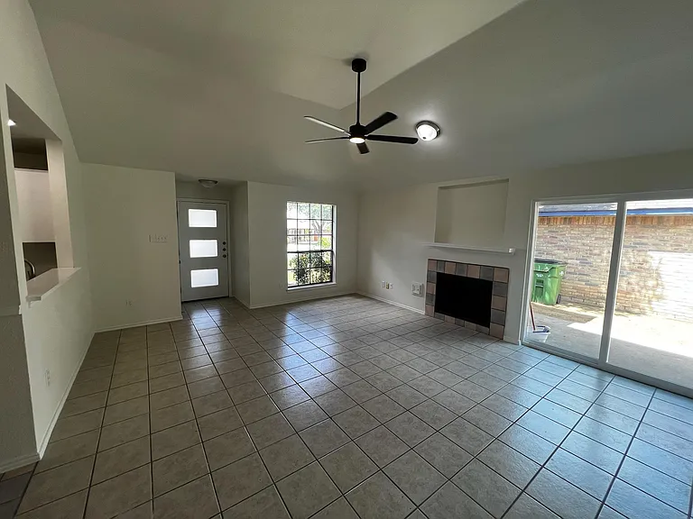 607 Saunders Dr — Photo 6