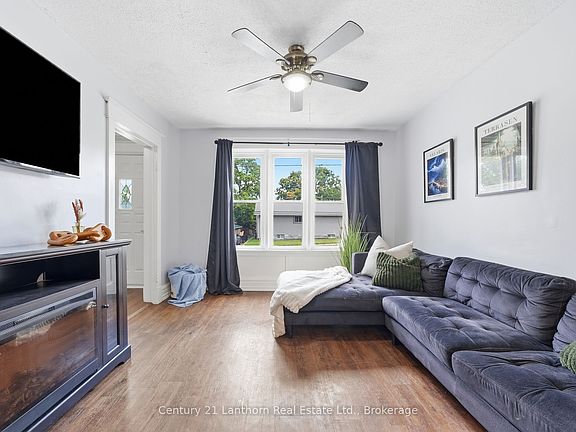 3rd image of 8 Bettes St