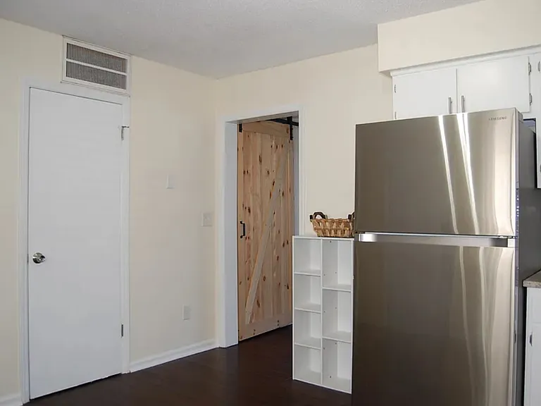 800 Fargo St #B1 — Photo 6
