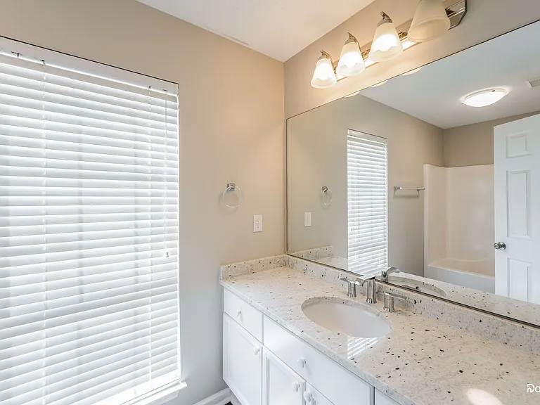 6725 Crossbrook Ln — Photo 10