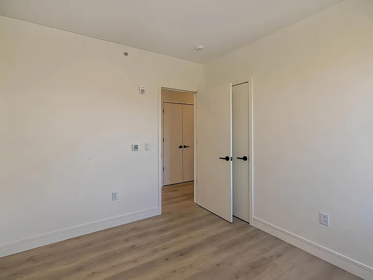 Lakehouse Luxury Apartments — Photo 17