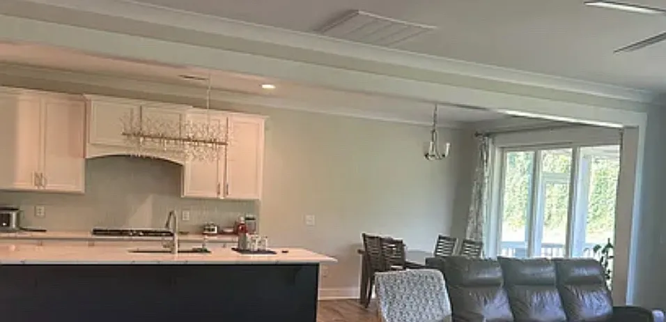 5 bed, 3.5 bath, 3600 sqft, $4,000 — Photo 2