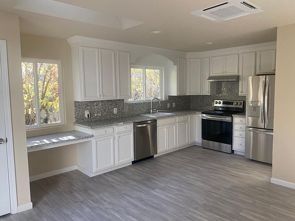 Full service kitchen