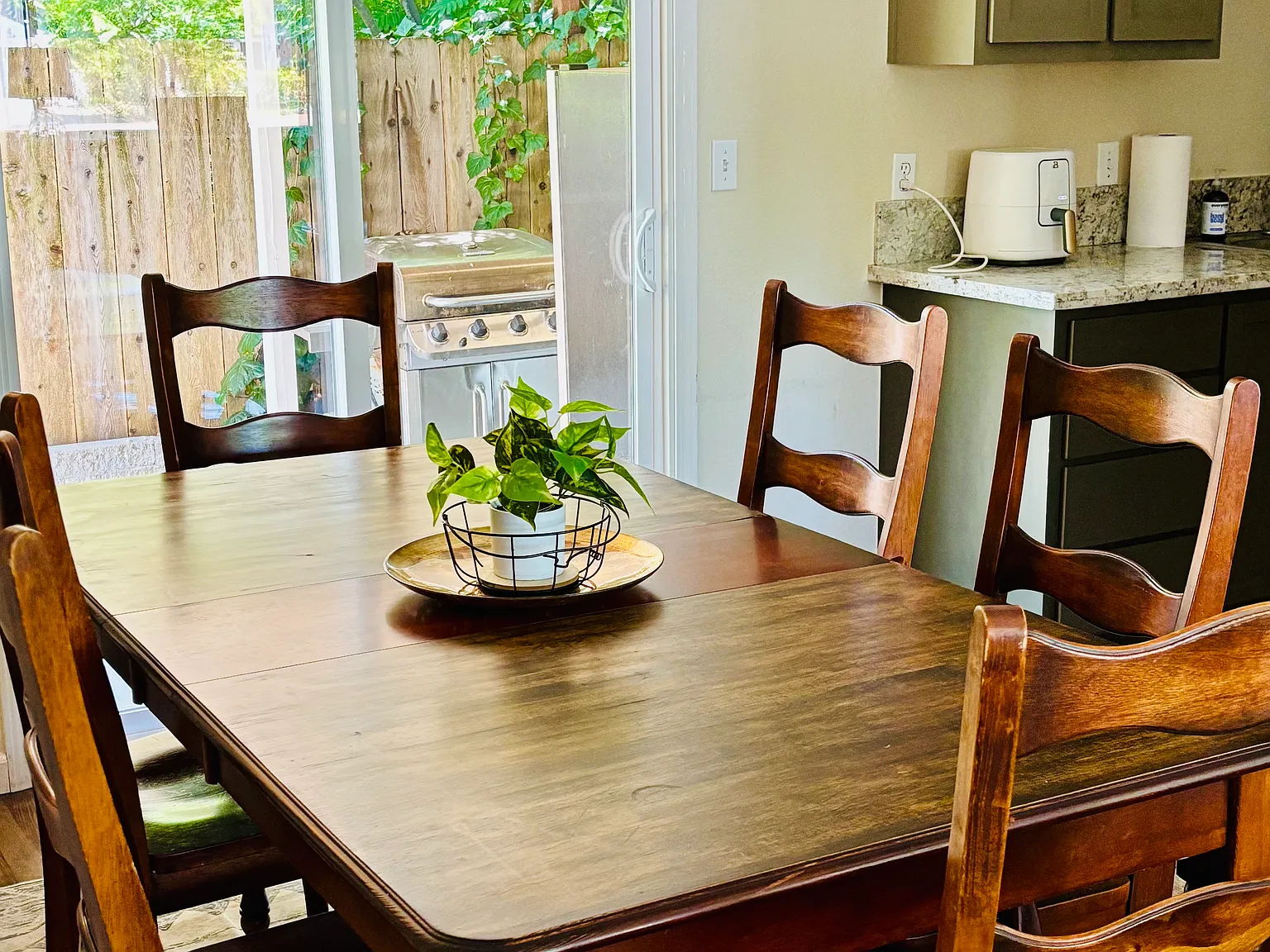 4 bed, 1820 sqft, $2,750 — Photo 3