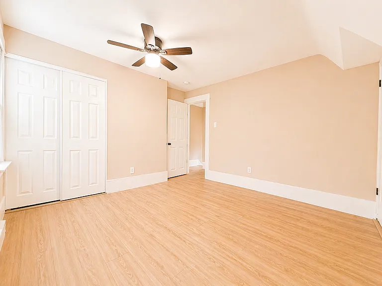 1207 E 55th St #1 — Photo 6