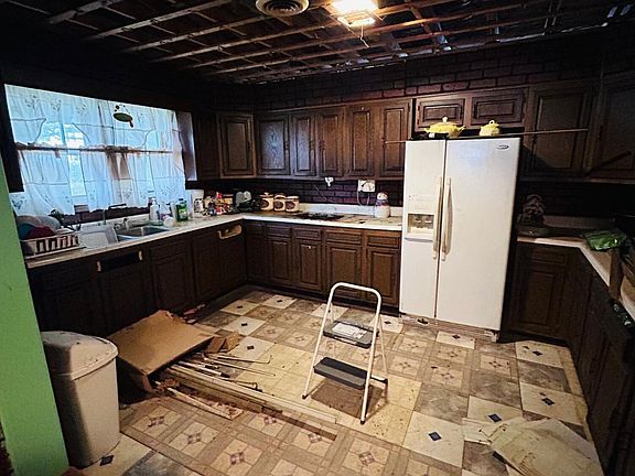 5th image of 141 N Wills Ave
