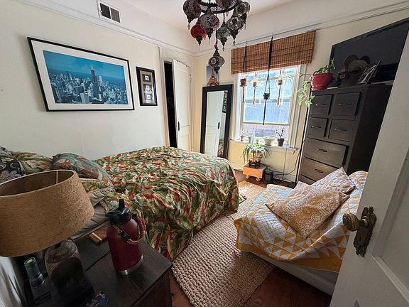 5th image of 1354 W Berwyn Ave #1