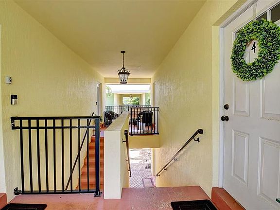 2nd image of 49 SE 7th Ave #4