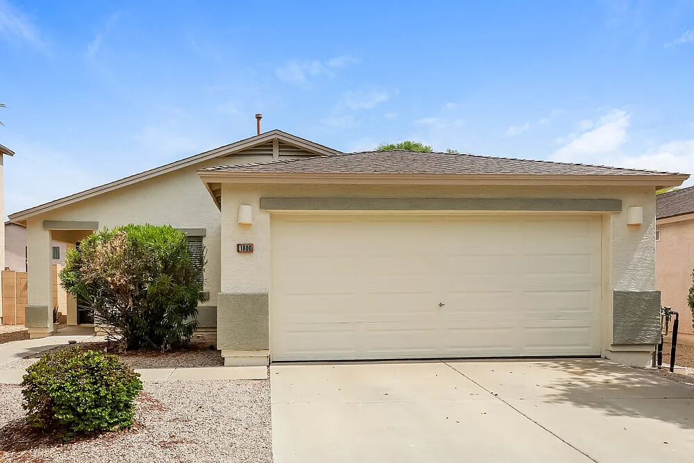 3 bed, 2.0 bath, 1631 sqft, $1,895 — Photo 1