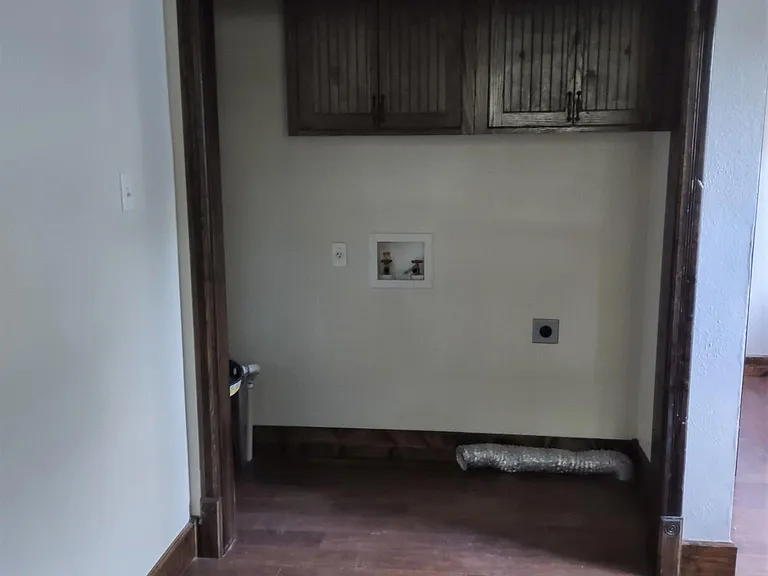 501 Live Oak St — Photo 8