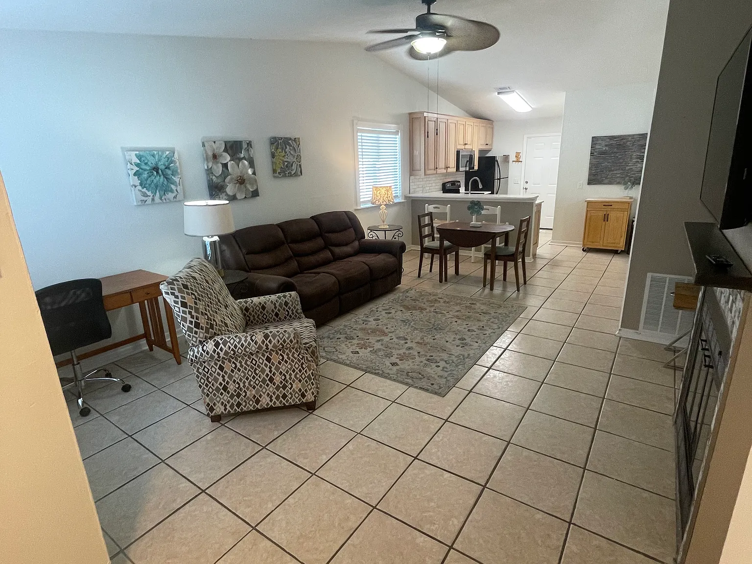 2 bed, 937 sqft, $1,700 — Photo 2