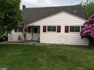 9 Hamlet Rd, Levittown, PA 19056