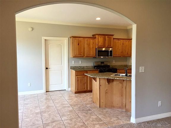 4th image of 208 W Windsor Dr
