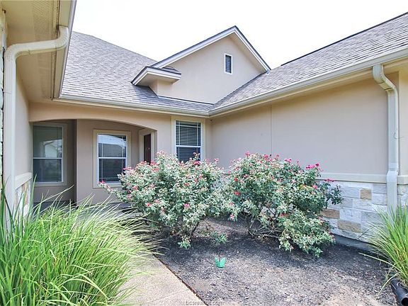 3rd image of 3814 Blackhawk Ln