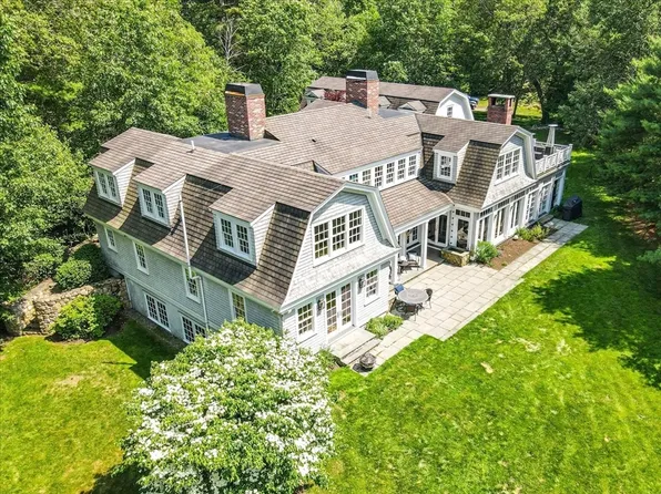 5 Shining Valley Cir, Medfield, MA 02052