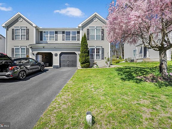 3rd image of 1054 Alexander Dr