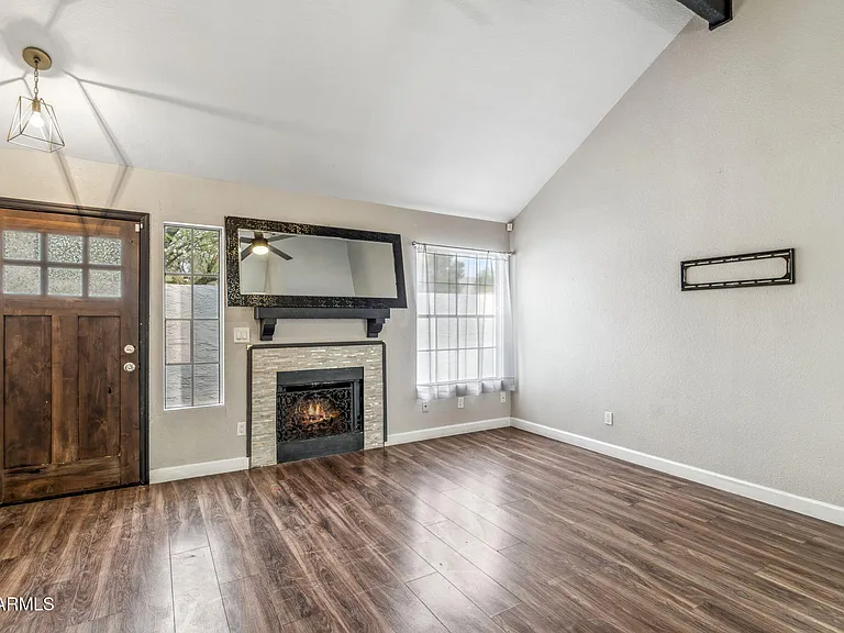 2129 W Rose Garden Ln — Photo 4
