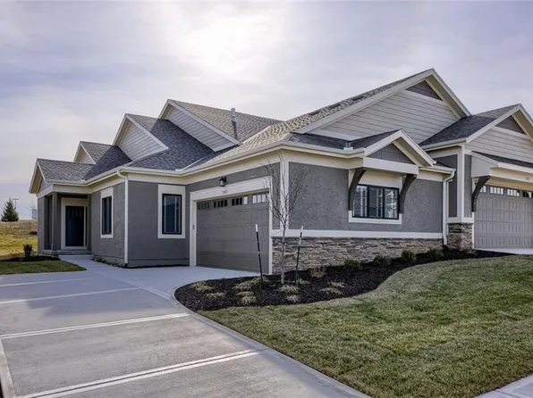11455 S Waterford Dr, Olathe, KS 66061