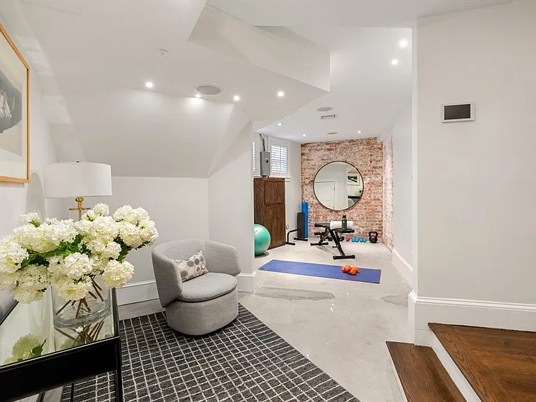 6 W Hill Pl — Photo 18
