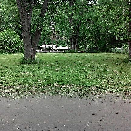 4th image of 1611 NE Lake Shore Dr
