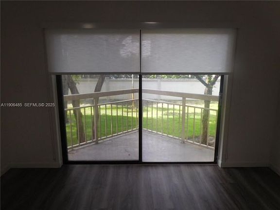 5th image of 216-8290 Lake Dr #216