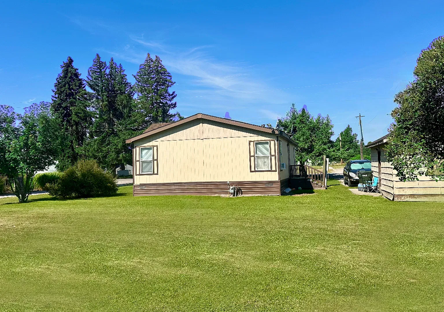 Charming 3 Bedroom Home in Quiet, Tree Lined Neighborhood — Photo 2