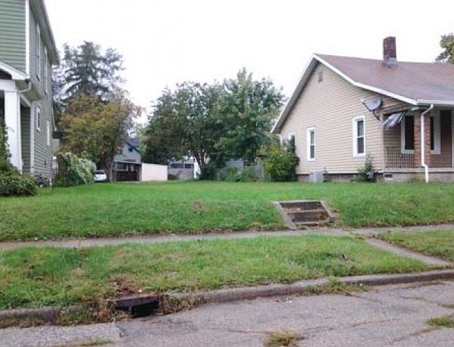 1st image of 712 Elwood St