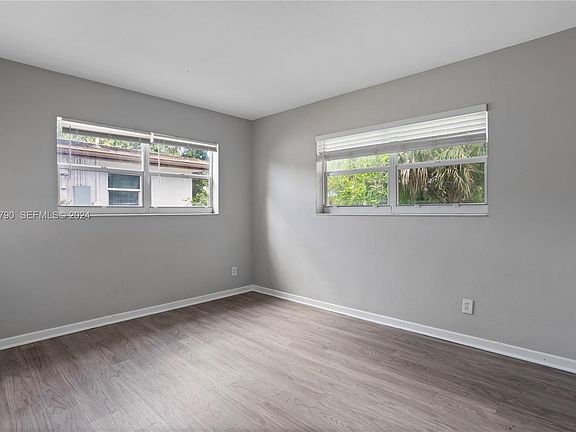 2nd image of 500 SW 31st Avenue