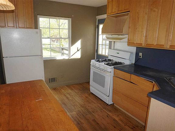 3rd image of 17 Fountain Ave