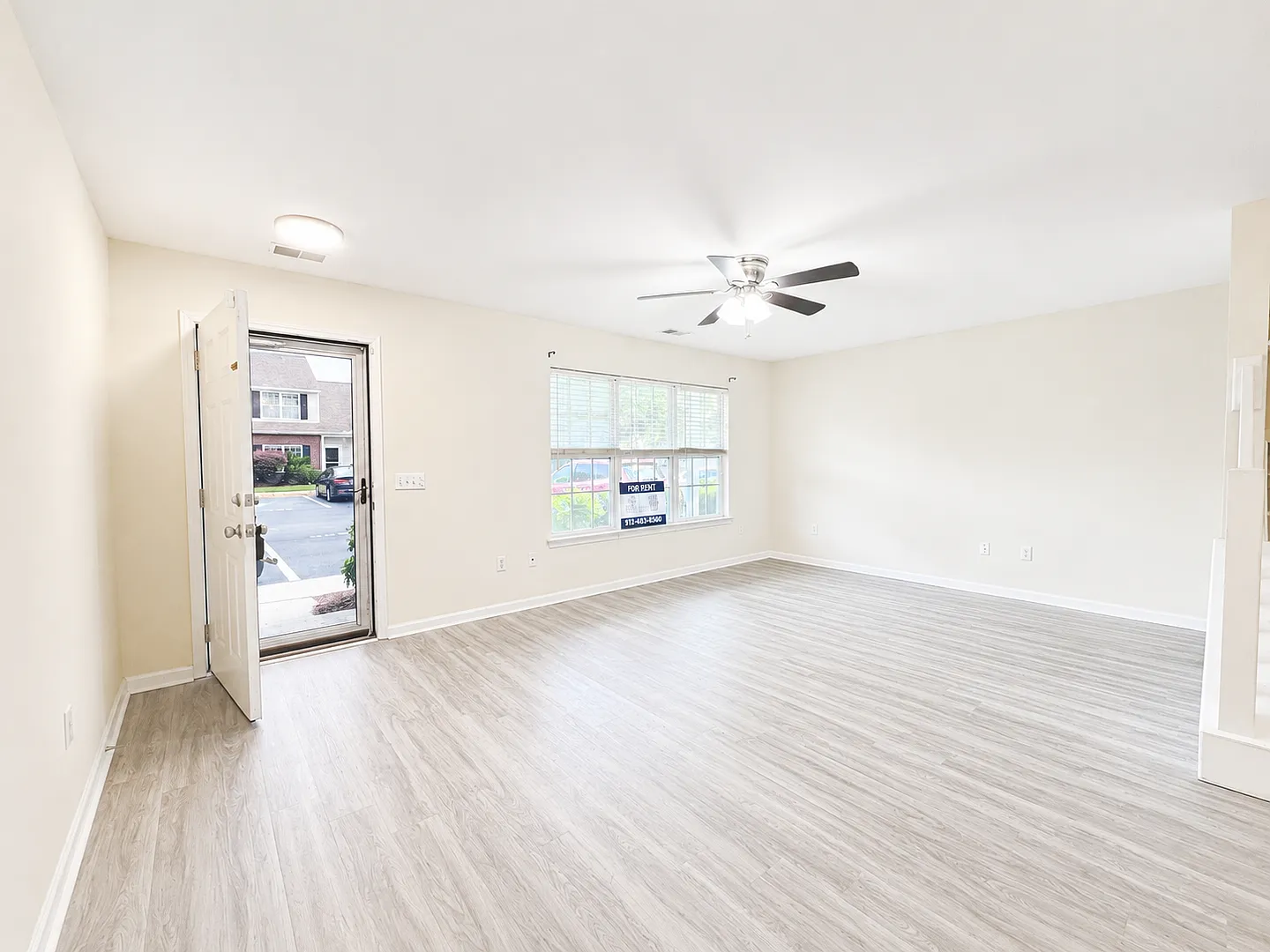 3 bedroom 2.5 bath townhome — Photo 2