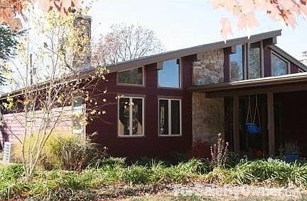 House Front : Beautiful Landscaping comes to life in the Spring and Summer