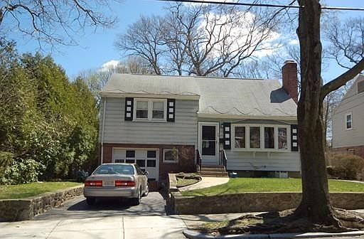 2nd image of 96 Oakland Ave