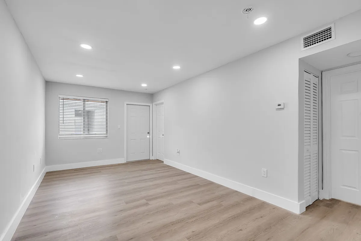 Building Photo - 560 NE 63rd St #3
