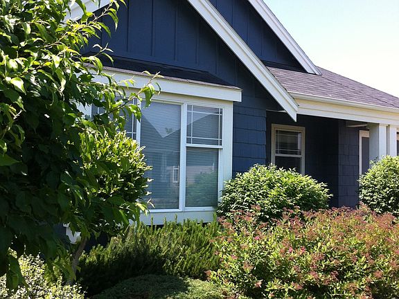 2nd image of 630 SE Creekside Dr