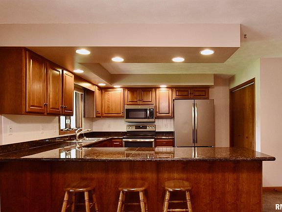 3rd image of 222 Whispering Oaks Dr
