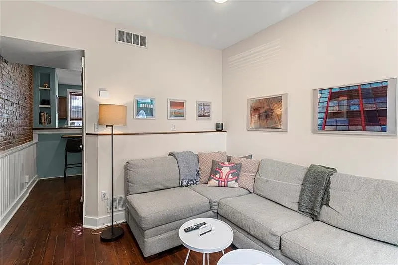 2 bed, 1.5 bath, 1901 sqft, $2,000 — Photo 4