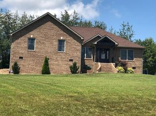 1917 Smokey Meadows Dr, Dandridge, TN 37725
