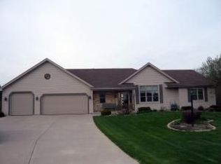 9542 S Fairway Cir, Franklin, WI 53132