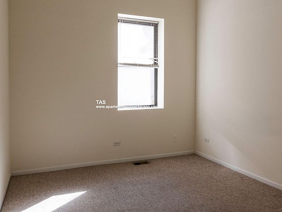 4th image of 1258 N Greenview Ave #1R