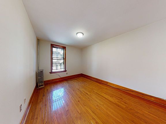 4th image of 4122 49th St APT 2R