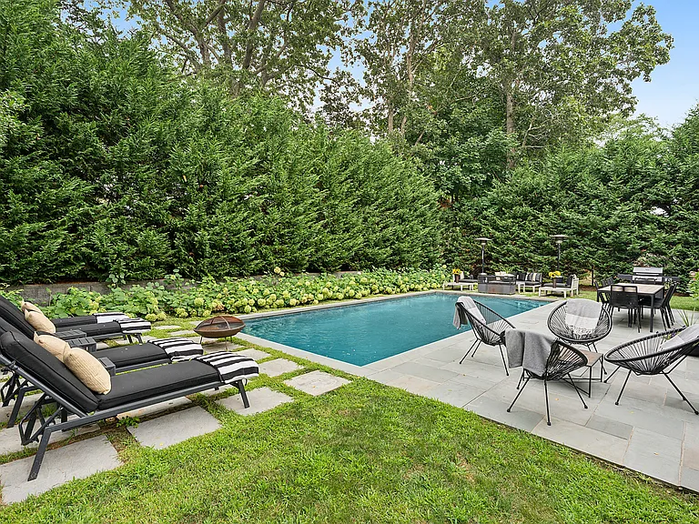 28 Parkway Dr — Photo 23