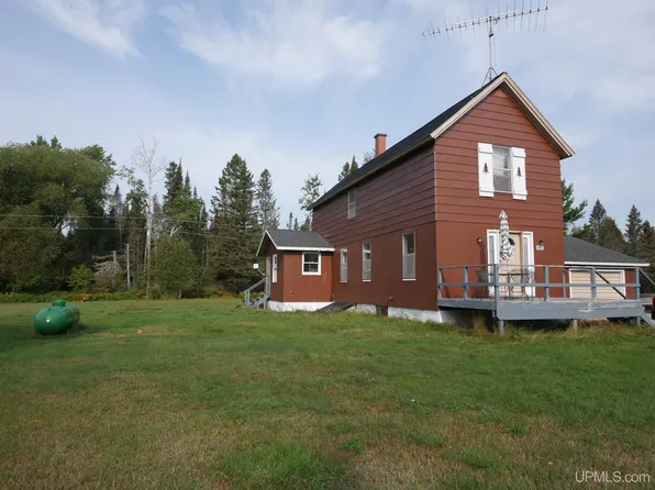 981 Main St, Lake Linden, MI 49945