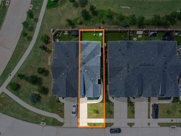 6526 Bramble Cove Ln — Photo 2