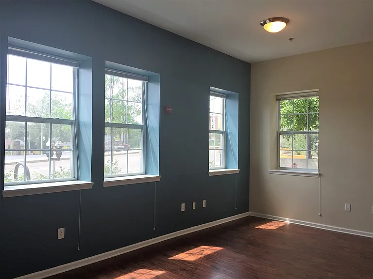 Morton Grad Apartments — Photo 29