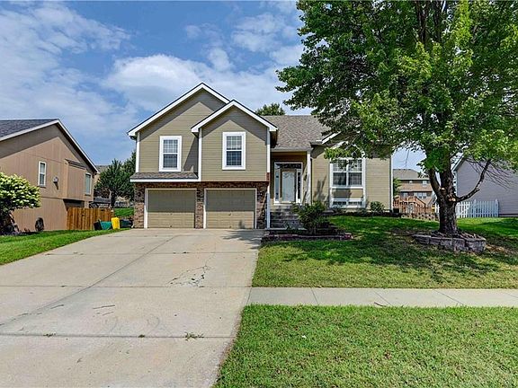 2nd image of 906 Cottonwood Dr