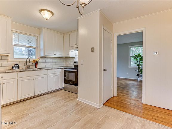 5th image of 2236 Walden Drive