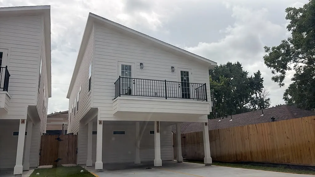 3 bed, 2.5 bath, 1500 sqft, $1,900 — Photo 2