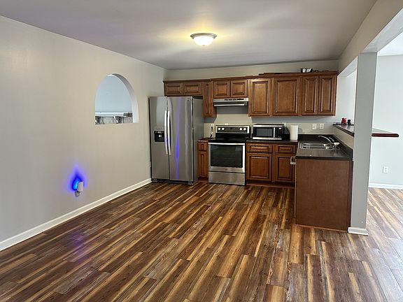 4th image of 121 Hillwood Dr