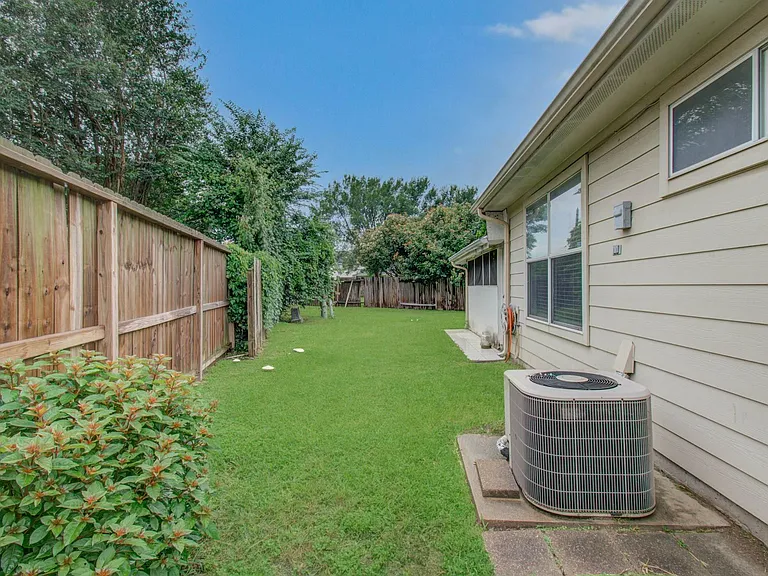 11714 Sweet Willow Ct — Photo 36