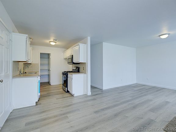 4th image of 406 S Wewoka Ave